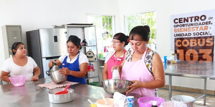 Taller de pastelería en SM 103 impulsa emprendedores