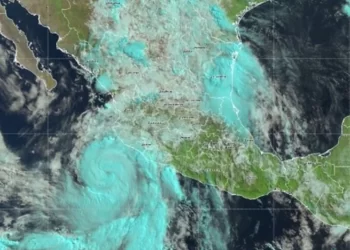 Huracán “Flossie” sube a categoría 2; alertan por lluvias extremas en Colima y Michoacán