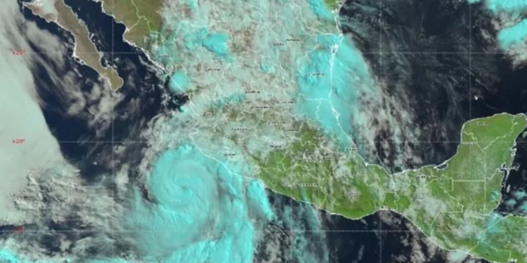Huracán “Flossie” sube a categoría 2; alertan por lluvias extremas en Colima y Michoacán