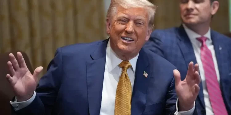 Trump anuncia aranceles del 50% al cobre y 200% a farmacéuticas