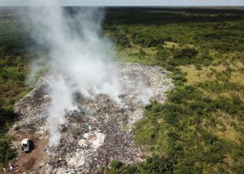 Alerta en Mahahual: incineran basura prohibida