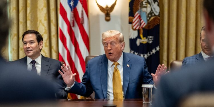 Trump lanza fuerte amenaza económica contra México