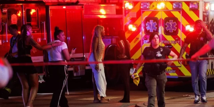 Tiroteo afuera de restaurante en Chicago causa 4 muertes y 14 heridos
