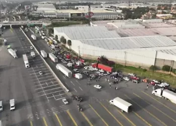 Bloquean autopistas tras desaparición de líder ACME