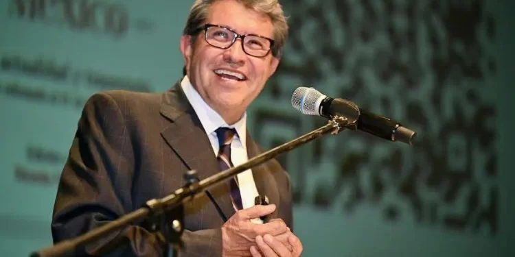 Ricardo Monreal propone prohibir bebidas energizantes a menores
