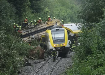 Tragedia ferroviaria: caos por tren descarrilado en Alemania