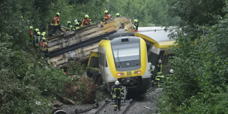 Tragedia ferroviaria: caos por tren descarrilado en Alemania