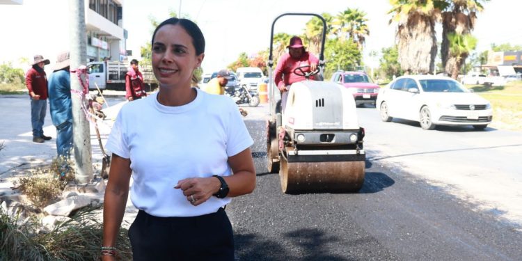 Avanzan trabajos de mantenimiento vial en Av. Huayacán