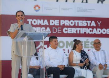 Fortalece Ana Paty Peralta la democracia participativa