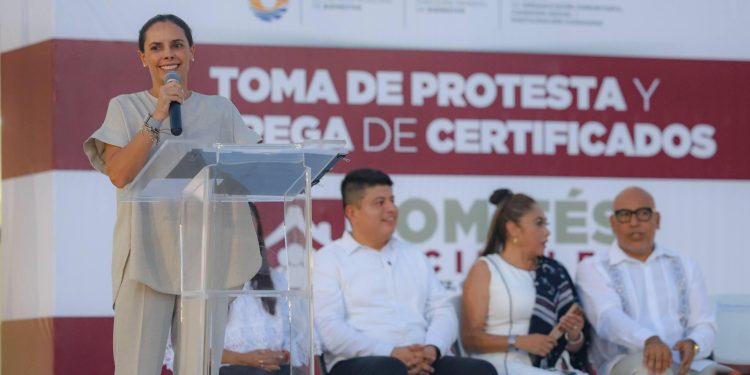 Fortalece Ana Paty Peralta la democracia participativa
