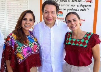 Respalda Ana Paty Peralta entrega de libros de texto gratuitos con Mara Lezama y Mario Delgado para niños quintanarroenses