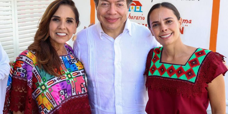 Respalda Ana Paty Peralta entrega de libros de texto gratuitos con Mara Lezama y Mario Delgado para niños quintanarroenses