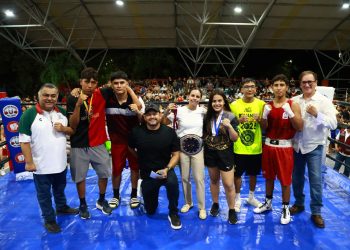 Ana Paty Peralta inaugura torneo de boxeo con espíritu juvenil