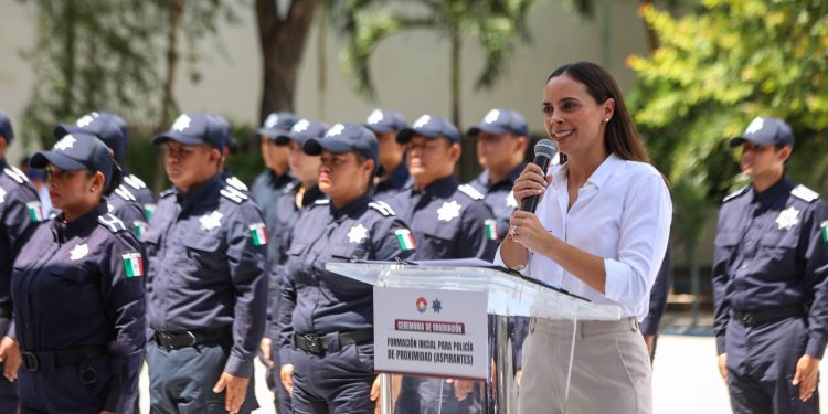Refuerza Ana Paty Peralta transformación de la mejor policía en la historia de Cancún