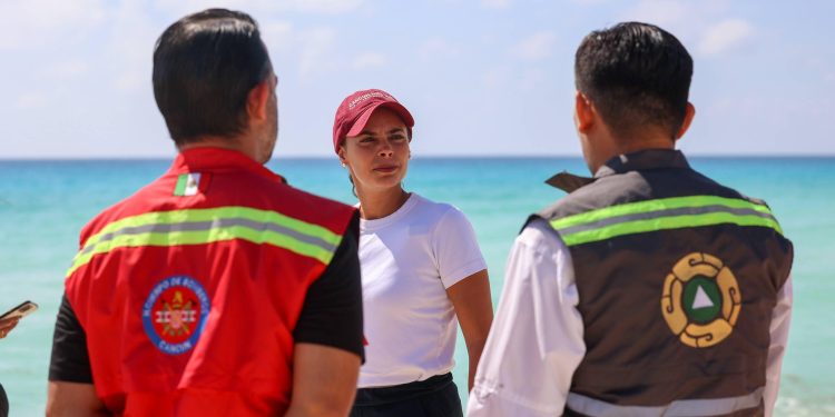 Ana Paty Peralta supervisa simulacro de rescate en Cancún