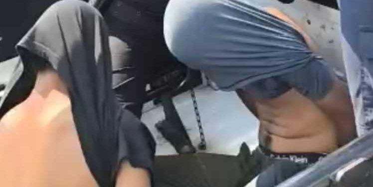 Riña callejera deja a perro lesionado por arma de fuego; dos personas fueron detenidas
