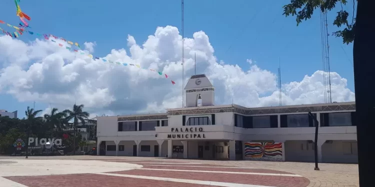 Detienen a exfuncionarios de la administración de Lili Campos en Playa del Carmen