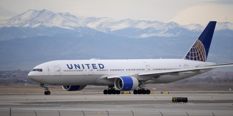 United Airlines reanuda operaciones tras resolver falla tecnológica en EE.UU.