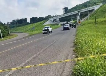 Abandonan restos humanos sobre carretera en Papantla, Veracruz