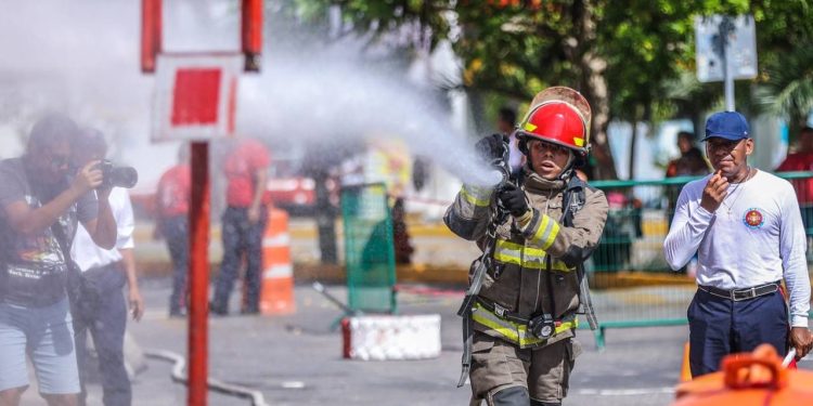 Bomberos en Cancún: seis emergencias diarias ponen a prueba su capacidad