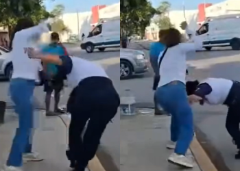 VIDEO: Brutal golpiza de vendedora a guardia en Playa del Carmen
