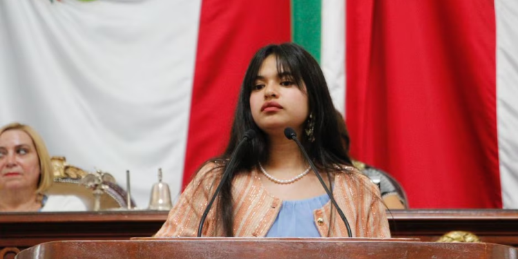 VIDEO: “¡No nos callarán!” Joven premiada enfrenta a diputados con contundente discurso en ceremonia