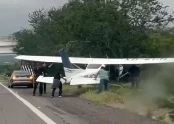 Piloto salva el día tras aterrizaje de emergencia en la Maxipista