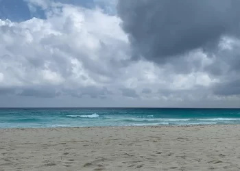 Así estará el clima en Cancún el 19 de agosto: cielo medio nublado y calor en la región