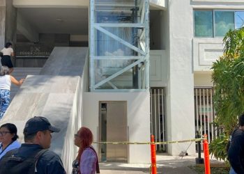 Elevador cae en tribunales de Playa del Carmen