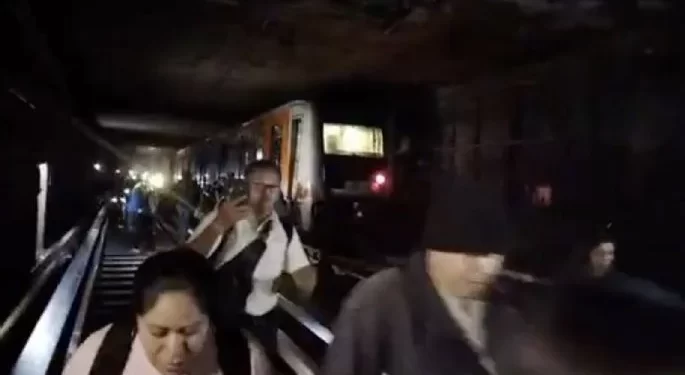 Desalojan a pasajeros por revisión en Línea 2 del Metro CDMX