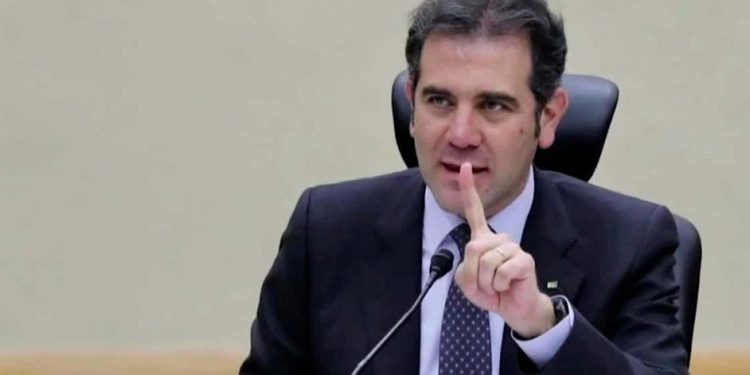 Corte ampara a Lorenzo Córdova; SEP deberá eliminar mención por burla a indígena