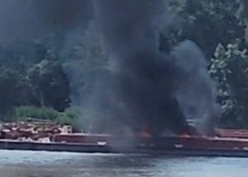 Helicóptero se desploma con dos personas en Río Mississippi