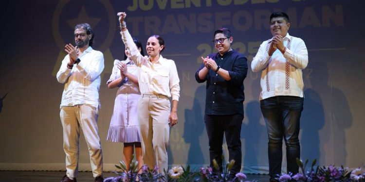 Ana Paty Peralta reconoce talento juvenil en Cancún