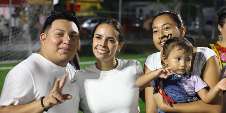 Cancún fortalece el deporte con nuevas canchas: Ana Paty Peralta