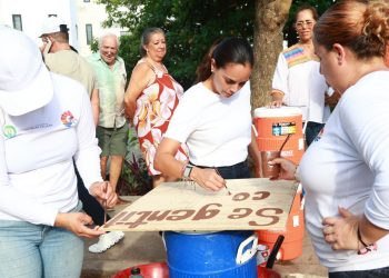 Ana Paty Peralta lidera limpieza y reforestación en Cancún