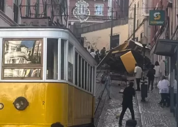 Asciende a 17 la cifra de fallecidos por descarrilamiento en Lisboa