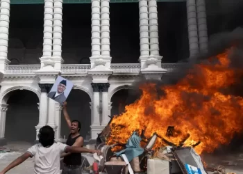 Caída del gobierno desata crisis en Nepal: cientos intentan abandonar el país