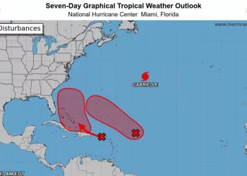 Quintana Roo vigila dos zonas de baja presión