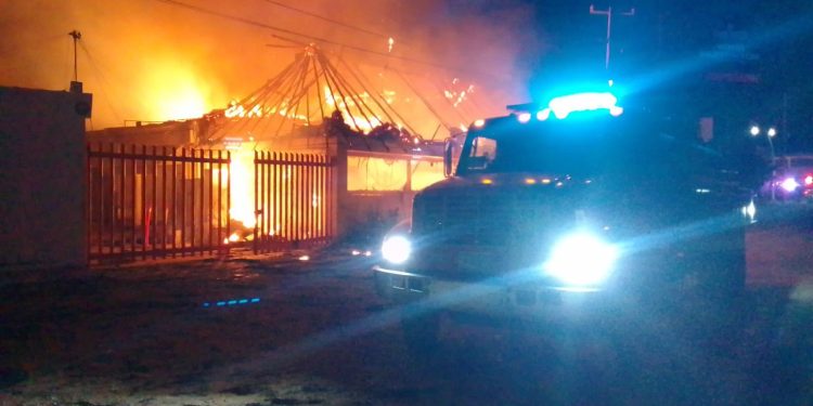 Cancún: incendio arrasa con restaurante “El Ballenitas” en Huayacán
