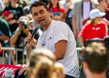Trump confirma fallecimiento del activista Charlie Kirk