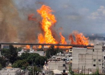 Suman 30 muertos tras explosión de pipa en Puente de La Concordia, Iztapalapa