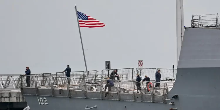 Marina de EU intercepta barco venezolano en el Caribe; lo acusan de tráfico de droga