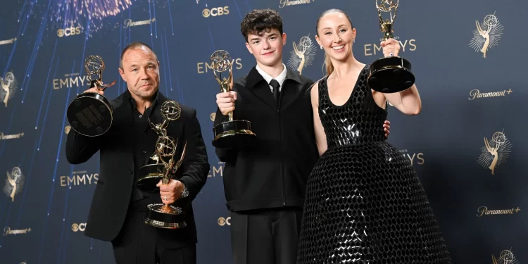“Adolescencia”, “The Studio” y “The Pitt” arrasan en la 77° edición de los Emmy con récords históricos