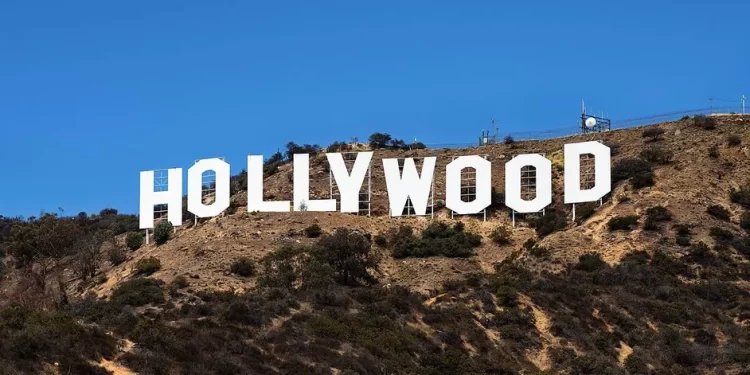 Trump impone arancel total a películas producidas fuera de Estados Unidos