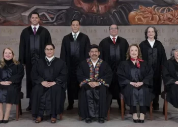 Suprema Corte revela nuevos ministros; Hugo Aguilar con toga bordada