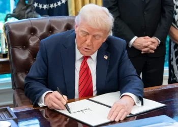 Trump anuncia aranceles del 100% a medicinas y 50% a muebles