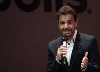 Eugenio Derbez parodia el lujoso viaje de Andy López Beltrán en Japón