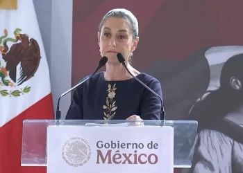 Abuchean al gobernador de Jalisco; Sheinbaum amenaza con retirarse del mitin