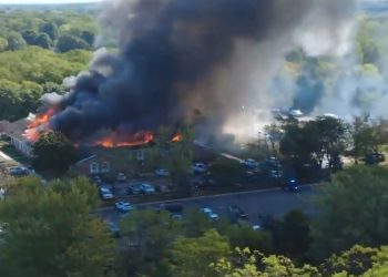 Tiroteo e incendio en iglesia de Michigan deja un muerto y nueve heridos