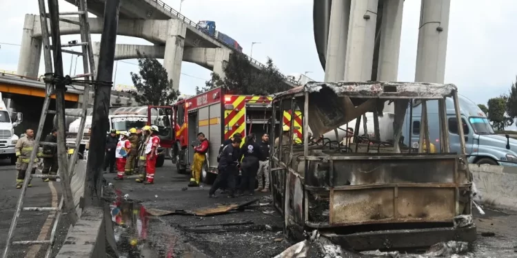 Suman 31 muertos tras explosión de pipa en Iztapalapa